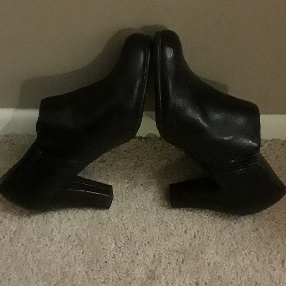 Aerosoles Black Ankle Shoes, EUC, Sz 9 - Picture 5 of 8